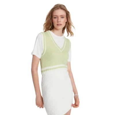 Abbildung von TRENDYOL Damen V neck Colorblock Regular Vest Sweater, Mint, M EU