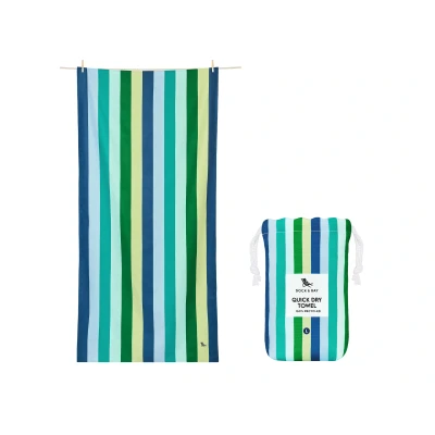 Abbildung von Dock &amp; Bay Strandhandtuch Schnell trocknende Mikrofaser, ohne Sand Kompakt, Leicht 100% recycelt Inklusive Beutel Summer Cool Lagoon, Large (160x90cm, 63x35)