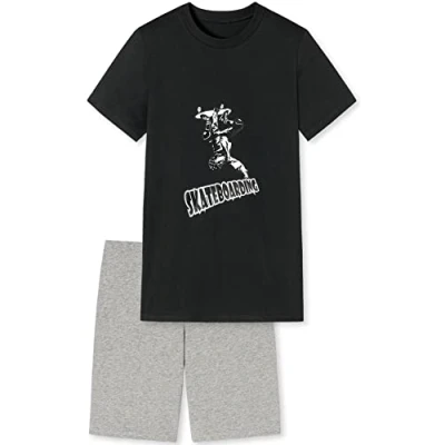 Abbildung von Jungen Schlafanzug kurz, weicher Single Jersey aus 100% Baumwolle und Hose in Bermuda Form mit Skateboard Motiv, schwarz Grösse 152