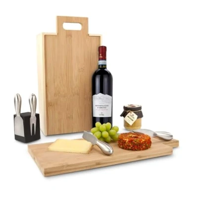 Abbildung von Römer Präsente Geschenkset Say Cheese: 8 teilig; 1 Montepulciano Rotwein, Glas Feigensenf, ROMINOX Käsemesserblock (magnetisch) mit 4 Besteckteilen in wandelbarer Weinverpackung als Käsebrett