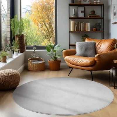 Abbildung von HomebyHome Kurzflor Teppich Wohnzimmer 160 cm Rund Silberfarbe Waschbarer für Schlafzimmer, Esszimmer und Ideal als Küchenteppich Flauschiger Weich, Einfarbig, rutschfest, Modern