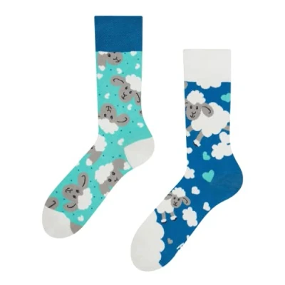 Abbildung von Dedoles Socken Unisex Damen Herren &amp; Kinder Baumwolle viele lustige Designs 1 Paar Geschenk links rechts verschieden, Farbe Blau, Motiv Schafe und Wolken, Gr. 35 38