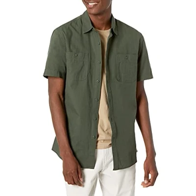 Abbildung von Amazon Essentials Herren Chambray Hemd mit kurzen Ärmeln in normaler Passform, Olivgrün, XXL