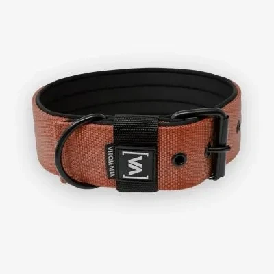 Abbildung von VITOMALIA® 4cm Breites Hundehalsband mit abstehender Neopren Innenfütterung für Hunde, Schwarze Edelstahl Dornschnalle, mittelgroße Hunde (4cm/L = 45cm 55cm, Braun)