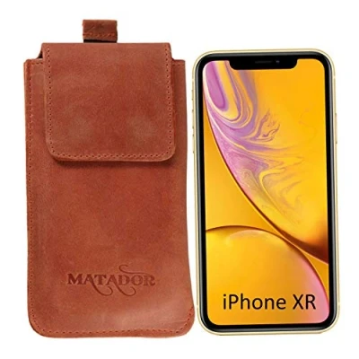 Abbildung von Matador Ledertasche Vertikal Tasche Gürteltasche Kompatibel mit Apple iPhone 15 Pro/ 15/14 14/13 13/12 12/11/ XR Gürtelclip/Schlaufe und Magnetverschluss Ausziehhilfe (Konjak Braun)