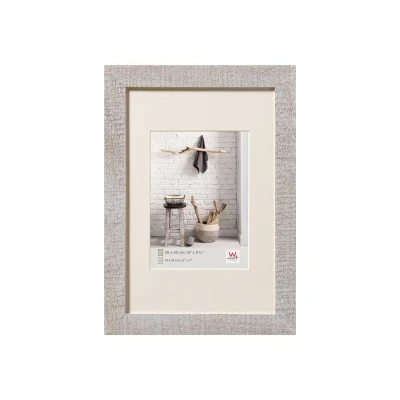 Abbildung von walther design Bilderrahmen hellgrau 30 x 40 cm mit Passepartout, Home Holzrahmen HO040X