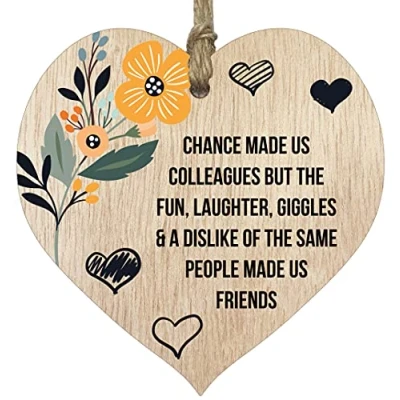 Abbildung von Chance Made Us Colleagues, Ruhestandsgeschenke für Frauen Hängendes Holzherz, Geburtstagsgeschenke Frauen, helle Holzherzen, Abschiedsgeschenke Kollegen, ausgefallene Geschenke