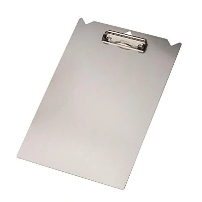 Abbildung von TARIFOLD 181100 Klemmbrett aus Aluminium Pro, DIN A4, mit Federklemme und Aufhängeloch, extra starke flache Klemme, stabile Schreibplatte