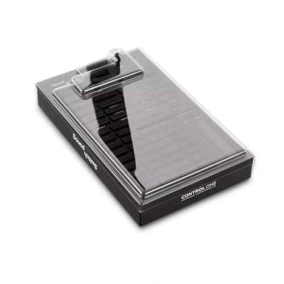 Abbildung von Decksaver LE Cover für SoundSwitch Control One Strapazierfähige Polycarbonat Hülle in geräucherter, klarer Farbe, hergestellt Großbritannien