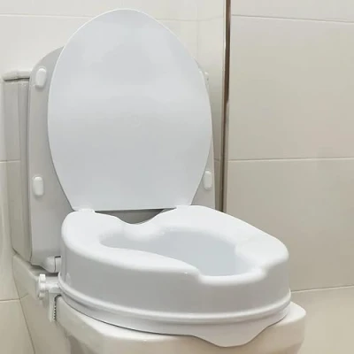Abbildung von OrtoPrime Senioren Toilettensitzerhöhung mit Deckel Höhe 10 cm Orthopädischer Toilettensitz seitlichen Sicherheitsverriegelungen Anpassungsfähiger universeller Toilettenlift