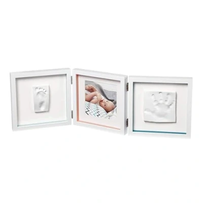 Abbildung von Baby Art Bilderrahmen, dreiteiliger Fotorahmen mit Gipsabdruck für Fußabdruck oder Handabdruck, schönes Erinnerung Andenken Geschenk, Maße: 20 x 51 17 cm &amp; eckig, Essentials