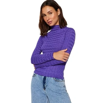 Abbildung von Trendyol Women&#039;s Damen Gerade Lange Ärmel Schlank Die Bluse Blouse, Purple, Small