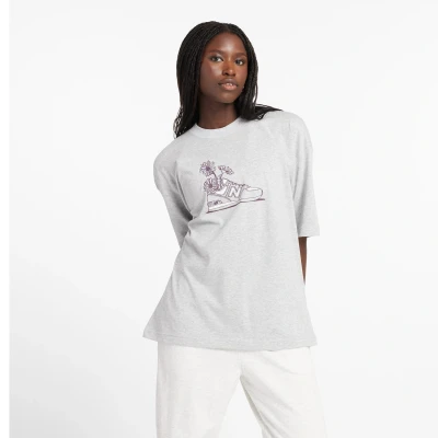 Abbildung von New Balance Oversized Flower Tshirt print white, Damen, Größe: Large, White
