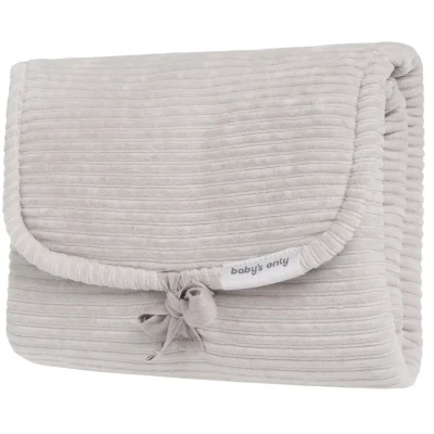Abbildung von Baby&#039;s Only Wickelunterlage Sense Wickelauflage Ideal für unterwegs Mit praktische Tasche Wickelzubehör Einfach zusammenfalten Cordsamt Kieselgrau