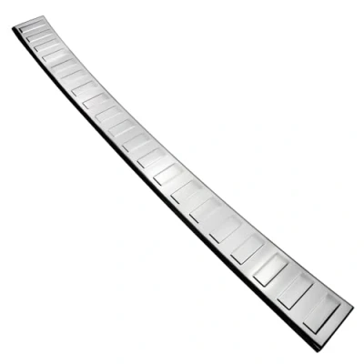 Abbildung von Aroba AR1304 CR Edelstahl Hochglanz Poliert Ladekantenschutz kompatibel mit Suzuki S Cross ab BJ. 1.2022&gt; passgenau Abkantung Farbe Chrome