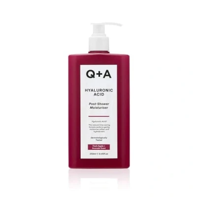 Abbildung von Q+A Hyaluronsäure Feuchtigkeitspflege nach dem Duschen, die Anwendung auf feuchter Haut entwickelt und ist eine hervorragende Lösung für optimale Feuchtigkeitsversorgung der Haut, 250ml