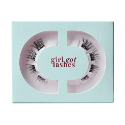 Abbildung von GirlGotLashes Mini Box Everyday Edition Nr. 1 Wimpernextensions für Zuhause Wimpern Paar Lashes mit 5 7 Tagen Halt Vegan Handgemacht