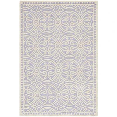 Abbildung von SAFAVIEH Traditionell Teppich für Wohnzimmer, Esszimmer, Schlafzimmer Cambridge Collection, Kurzer Flor, Lavendel und Elfenbein, 122 X 183 cm