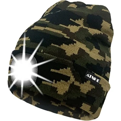 Abbildung von ATNKE LED Beleuchtete Mütze,Wiederaufladbare USB Laufmütze mit Licht Extrem Heller 4 Lampe Winter Warme Stirnlampe für Herren und Damen Geschenke/Camouflage Green