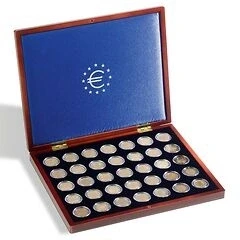 Abbildung von Leuchtturm, MünzSchutzkassette, Volterra Uno für 2 Euro Münzen in Kapseln (35 Stk.) Mahagonifarbe Abm: 305x245x30 mm. pro Stk.