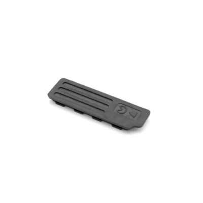 Abbildung von vhbw Kontaktabdeckung kompatibel mit Nikon D830E, D800, D800E, D810 Kamera Batteriegriff Anschlüsse Gummi, Schwarz