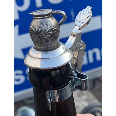 Abbildung von Töpferei Seifert Bembel Deckel für die 0,33 Liter Apfelweinflasche Zinndeckel Made in Germany! Insektenschutz Apfelweinflasche; Silberfarben