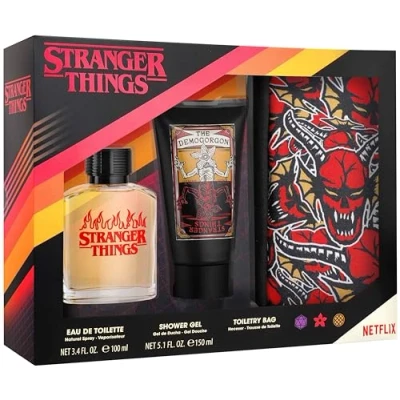 Abbildung von NETFLIX Stranger Things Geschenkset: Eau de Toilette 100ml, Duschgel 150ml und Kosmetiktasche kraftvoller maskuliner Duft