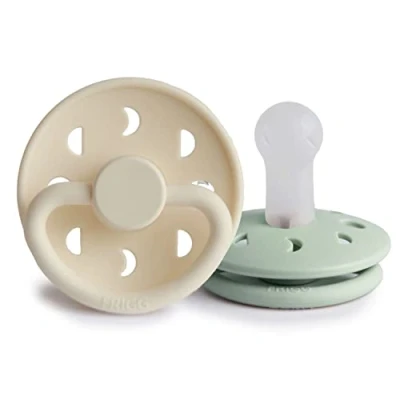 Abbildung von FRIGG Mondphase Silikon Schnuller 2 Packung Symmetrischer Sauger in Kirschform BPA frei Hergestellt Dänemark (Cream/Sage, Größe (6 18 Monate))