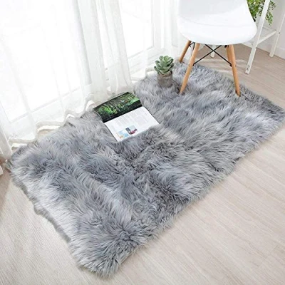 Abbildung von QINGLOU Faux Lammfell Schaffell Teppich (75 x 120cm) Wohnzimmer Schlafzimmer Kinderzimmer/Als Bett Vorleger oder Matte für Stuhl Sofa (Grau, 75