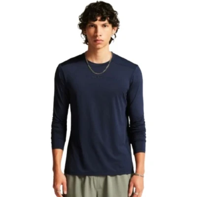 Abbildung von Craft Adv Essence LS Tee Herren Gr. L Blau