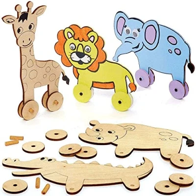 Abbildung von Baker Ross FC882 Dschungel Tier Bastelsets aus Holz 5er Pack, Kleine Rennwagen Holzbastelsets für Kinder zum Bemalen und Basteln