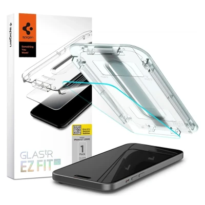 Abbildung von Spigen Apple iPhone 15 Glas Displayschutz Easy Install Glas.tR EZ Fit Slim HD (1 Stück) AGL06907