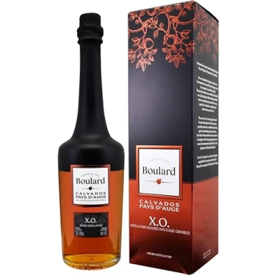 Abbildung von Calvados Boulard Pays d&#039;Auge XO mit Geschenkverpackung (1 x 0.7 l)