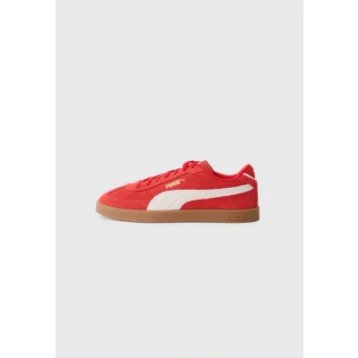 Abbildung von PUMA Unisex Club Ii Era Suede Sneaker, Für alle Zeiten, Rot, Gold, Weiß, 37.5 EU
