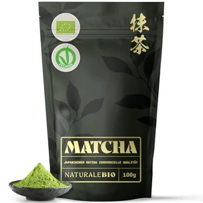 Abbildung von Matcha Tee Pulver Bio Ceremonial Grade 100g Original Green Tea aus Japan. Grüntee Zeremonie Qualität, hergestellt in Kyoto. Ideal zum Trinken, Kochen und als Kaffee Latte Zugabe.
