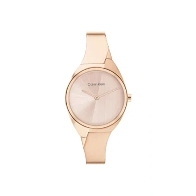 Abbildung von Calvin Klein Analog Quarzuhr für Damen mit rotgoldfarbenem Edelstahlarmband 25200236
