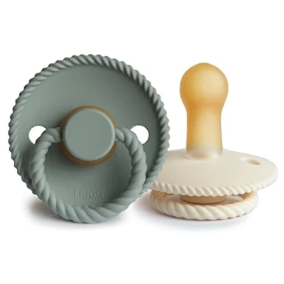 Abbildung von FRIGG Rope Schnuller 2 Packung Latex BPA Frei Hergestellt in Dänemark Symmetrischer Sauger Kirschform (Cream/Sage, Größe (6 18 Monate))