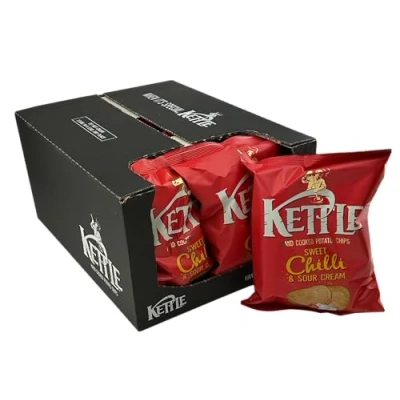 Abbildung von Kettle Chips Sweet Chilli &amp; Sour Cream 10 x 130 g Tüten, hand frittierte Kessel Chips, knusprige Kartoffelchips mit dem Geschmack von kühler scharfer Süße für einen gelungenen Abend