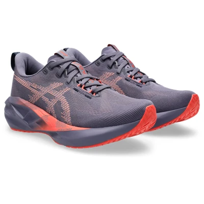 Abbildung von Asics Novablast 5 Laufschuh Straße, Damen, Größe: 38, Greyish purple/coral reef Schuhe