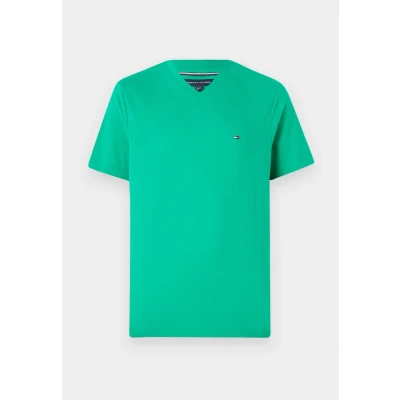 Abbildung von Tommy Hilfiger Herren T Shirt Kurzarm Essential Tee mit V Ausschnitt, Grün (Olympic Green), XS