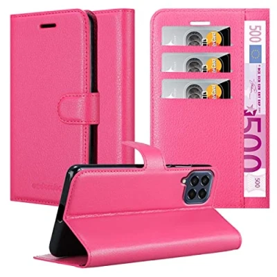 Abbildung von Cadorabo Hülle kompatibel mit Samsung Galaxy M33 5G Handyhülle aus Premium Kunst Leder Flip Klappbare Stoßfeste Magnetische [Standfunktion] [Kartenfächern] Cover für Tasche in Pink