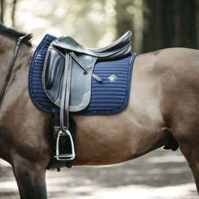 Abbildung von Kentucky Dressur Satteldecke Pearls Navy Warmblut