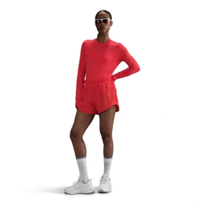 Abbildung von Nike Performance Tempo Short kurze Sporthose, Damen, Größe: XL, Crimson/reflective silver