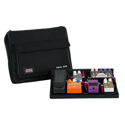 Abbildung von Gator Cases 16,5&quot; x 12“ Holz Pedalboard mit schwarzer Nylontragetasche; enthält G Bus 8 Netzteil 9 V und 3 18 Ausgängen (GPT BL PWR)