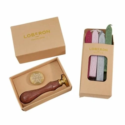 Abbildung von Loberon Wachsstempel und Siegelwachs Movique, Wachs in Vielfältigen Farben, Geschenkverpackungen, Messing, Mangoholz, Wachs, bunt