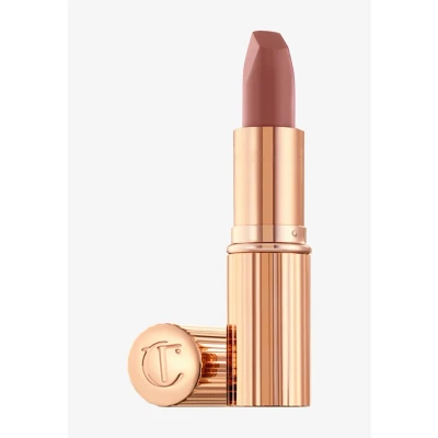 Abbildung von Charlotte Tilbury matte Revolution Lippenstift Very Victoria