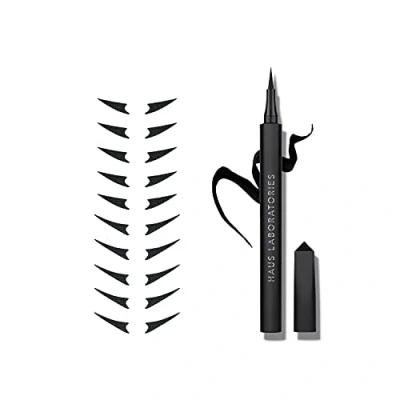 Abbildung von HAUS LABORATORIES By Lady Gaga: EYE ARMOR KIT Flüssiger Eyeliner Stift In Schwarz Und Wingtip Sticker, Flexible Präzise Filzspitze Für Langhaltende Wing Lidstriche 2 Teiliges Set