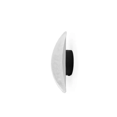 Abbildung von New Works LED Wandleuchte Tense, weiß / schwarz, Ø 35 cm