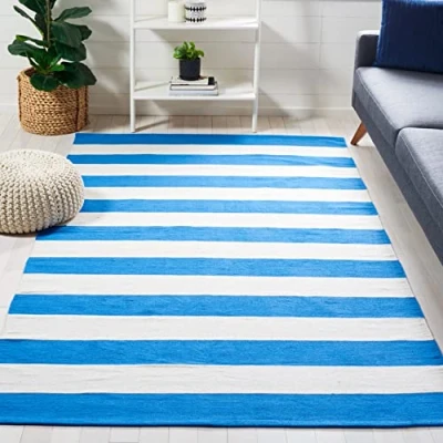 Abbildung von SAFAVIEH Modern Teppich für Wohnzimmer, Esszimmer, Schlafzimmer Montauk Collection, Kurzer Flor, Blau und Elfenbein, 152 X 244 cm