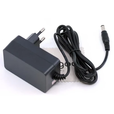 Abbildung von Ladegerät passend für Bosch Athlet BBH73260K BBH73275 BBH7PET BBH7SIL BBH87POW1 BCH73PET BCH7ATH32K BCH87POW1 (Ersetzt 10004537) Ladekabel Akku Staubsauger mit mungoo Displayputztuch